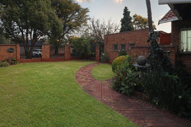 2 Bedroom Property for Sale in Zwartkop Gauteng
