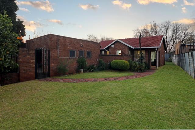 2 Bedroom Property for Sale in Zwartkop Gauteng