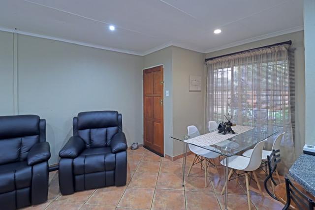 2 Bedroom Property for Sale in Zwartkop Gauteng