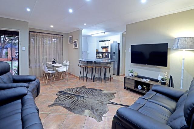 2 Bedroom Property for Sale in Zwartkop Gauteng