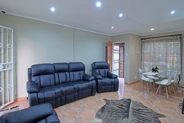 2 Bedroom Property for Sale in Zwartkop Gauteng