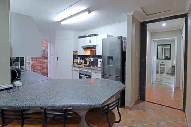 2 Bedroom Property for Sale in Zwartkop Gauteng