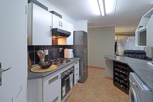 2 Bedroom Property for Sale in Zwartkop Gauteng