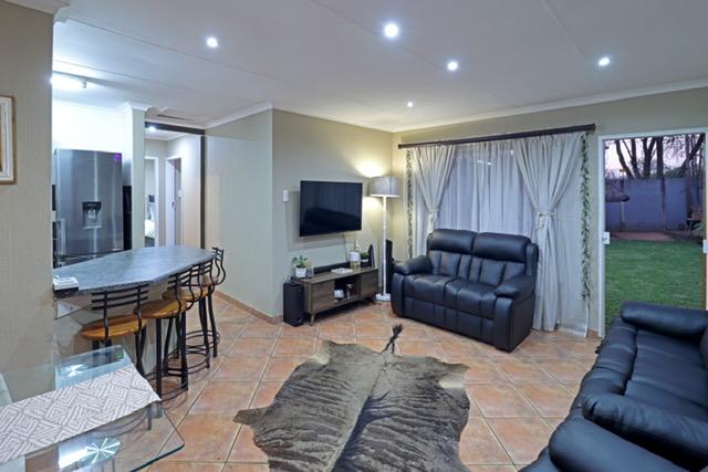 2 Bedroom Property for Sale in Zwartkop Gauteng