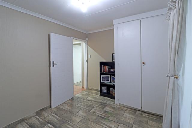 2 Bedroom Property for Sale in Zwartkop Gauteng