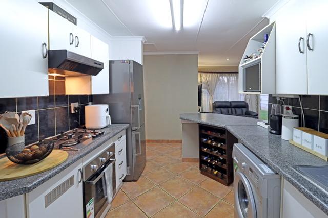 2 Bedroom Property for Sale in Zwartkop Gauteng