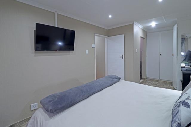 2 Bedroom Property for Sale in Zwartkop Gauteng