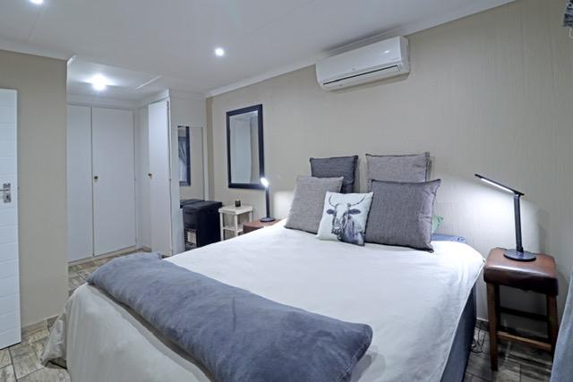 2 Bedroom Property for Sale in Zwartkop Gauteng