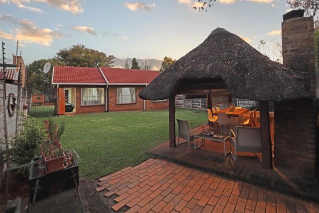 2 Bedroom Property for Sale in Zwartkop Gauteng