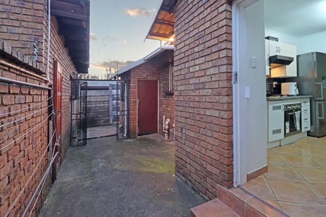 2 Bedroom Property for Sale in Zwartkop Gauteng