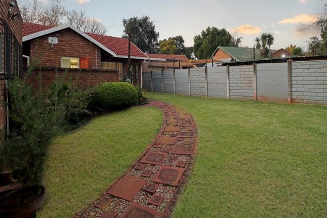2 Bedroom Property for Sale in Zwartkop Gauteng