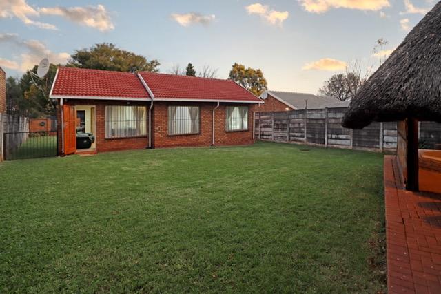 2 Bedroom Property for Sale in Zwartkop Gauteng