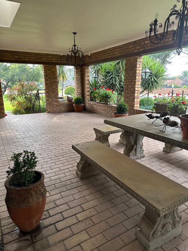 6 Bedroom Property for Sale in Dunnottar Gauteng