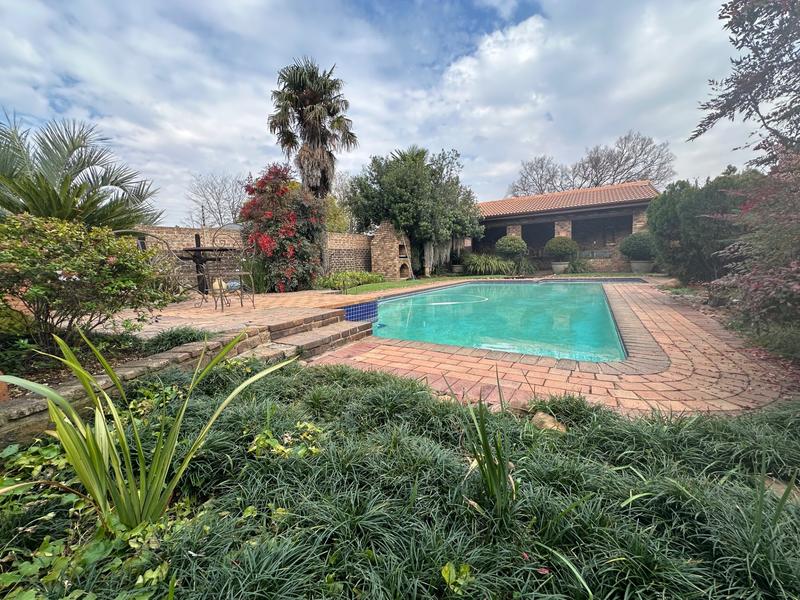 6 Bedroom Property for Sale in Dunnottar Gauteng