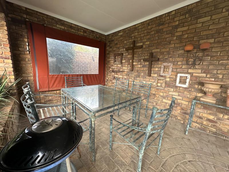 6 Bedroom Property for Sale in Dunnottar Gauteng