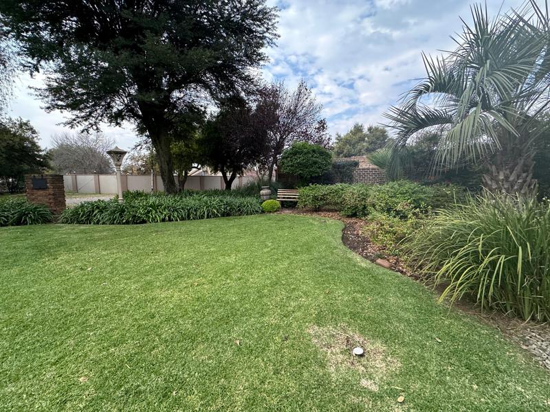 6 Bedroom Property for Sale in Dunnottar Gauteng