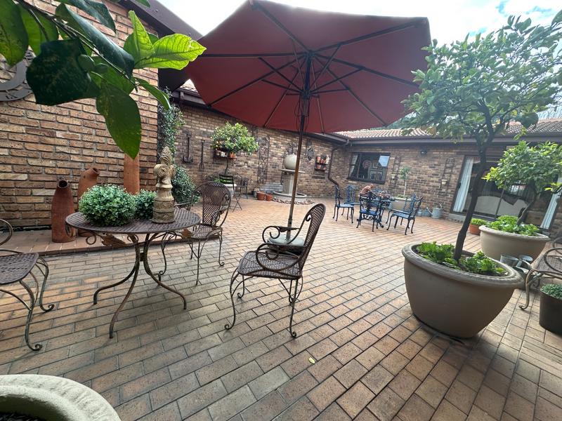 6 Bedroom Property for Sale in Dunnottar Gauteng