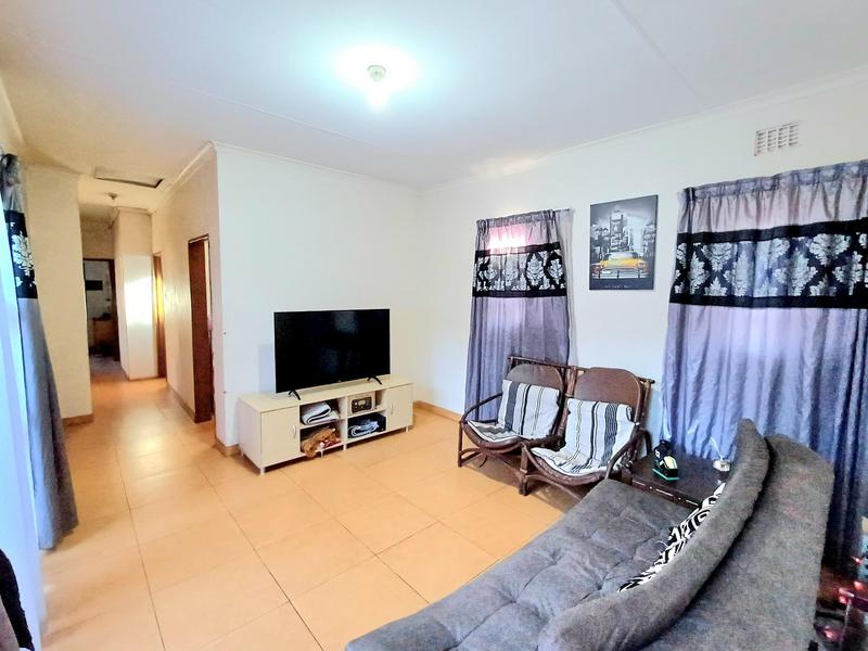 7 Bedroom Property for Sale in Laudium Gauteng