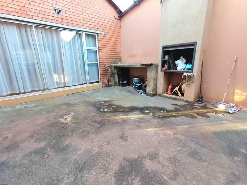 7 Bedroom Property for Sale in Laudium Gauteng