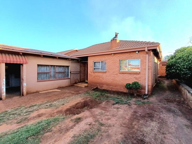 7 Bedroom Property for Sale in Laudium Gauteng