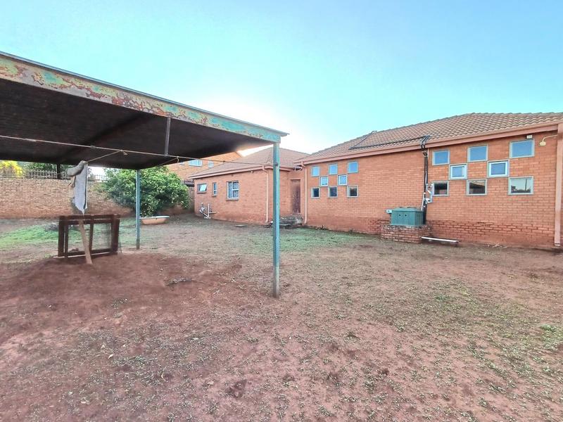 7 Bedroom Property for Sale in Laudium Gauteng