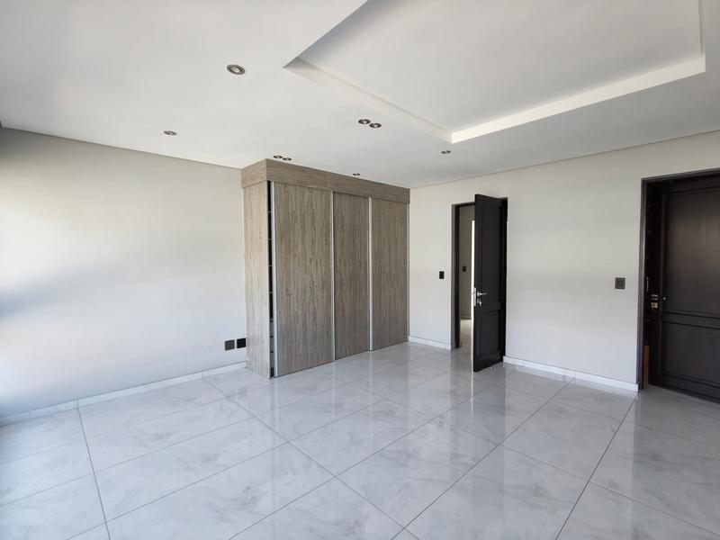 To Let 5 Bedroom Property for Rent in Houghton Estate Gauteng