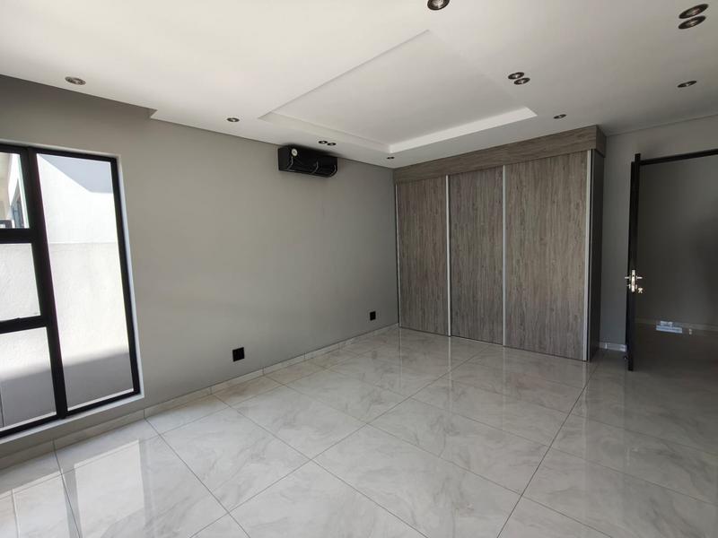 To Let 5 Bedroom Property for Rent in Houghton Estate Gauteng
