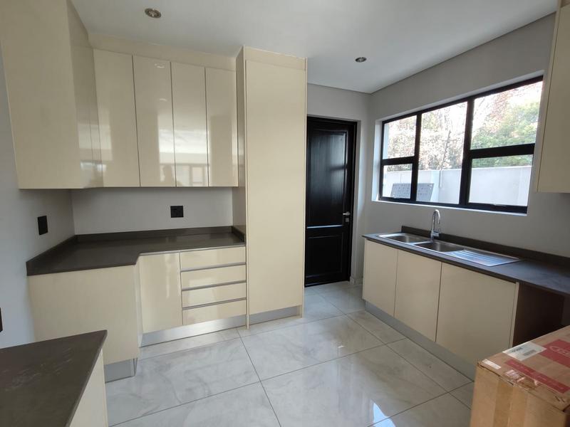 To Let 5 Bedroom Property for Rent in Houghton Estate Gauteng