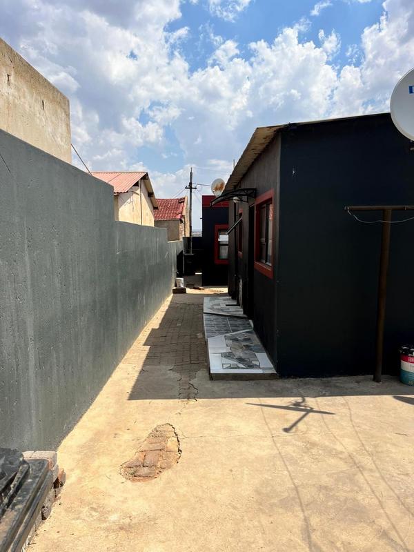 1 Bedroom Property for Sale in Naledi Gauteng