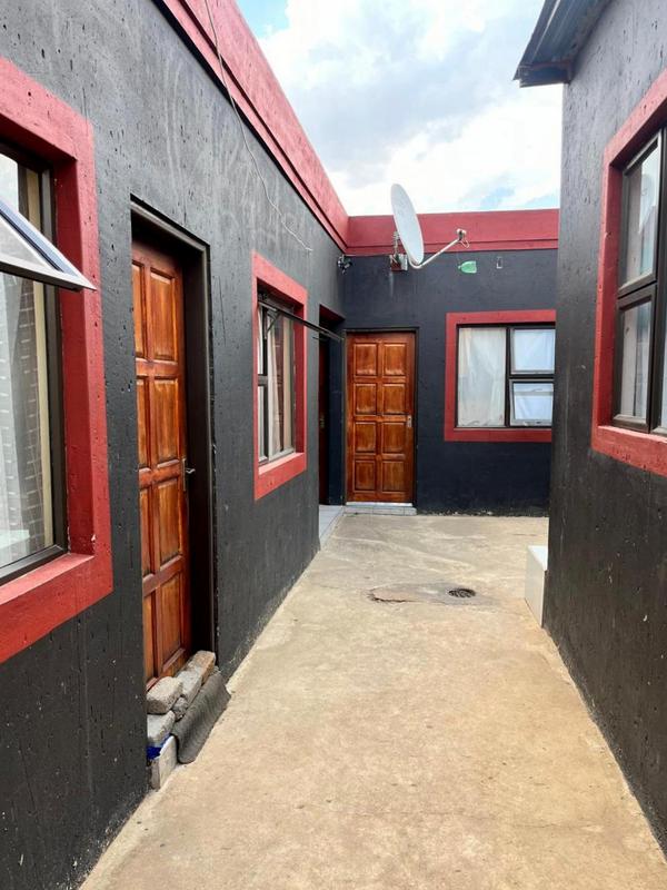 1 Bedroom Property for Sale in Naledi Gauteng