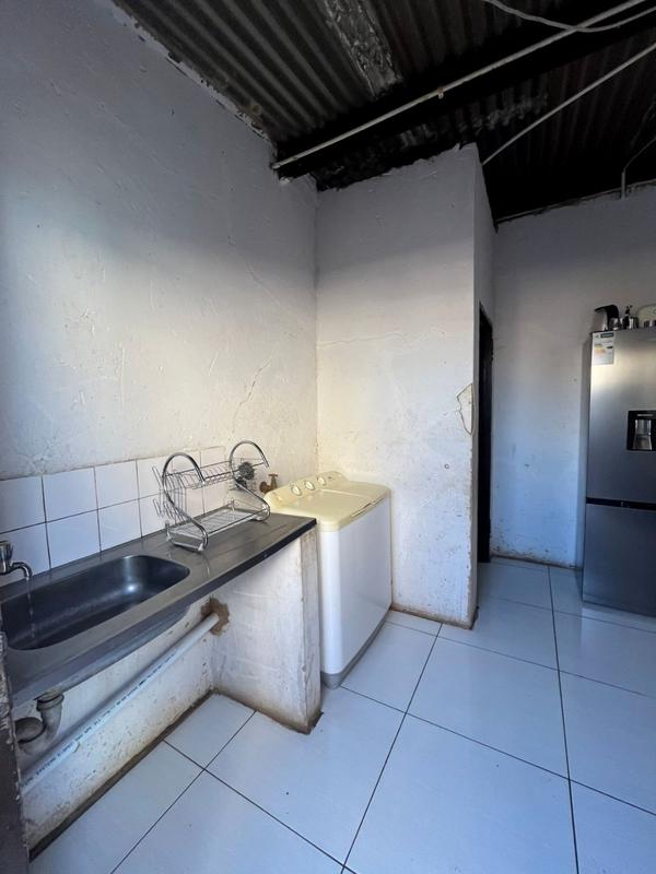 1 Bedroom Property for Sale in Naledi Gauteng