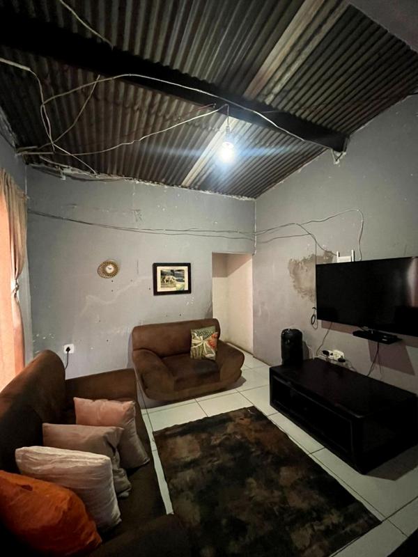 1 Bedroom Property for Sale in Naledi Gauteng