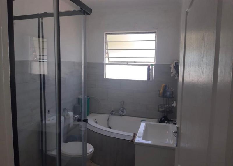 3 Bedroom Property for Sale in Rembrandt Park Gauteng