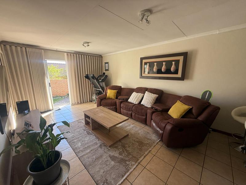 2 Bedroom Property for Sale in The Reeds Gauteng