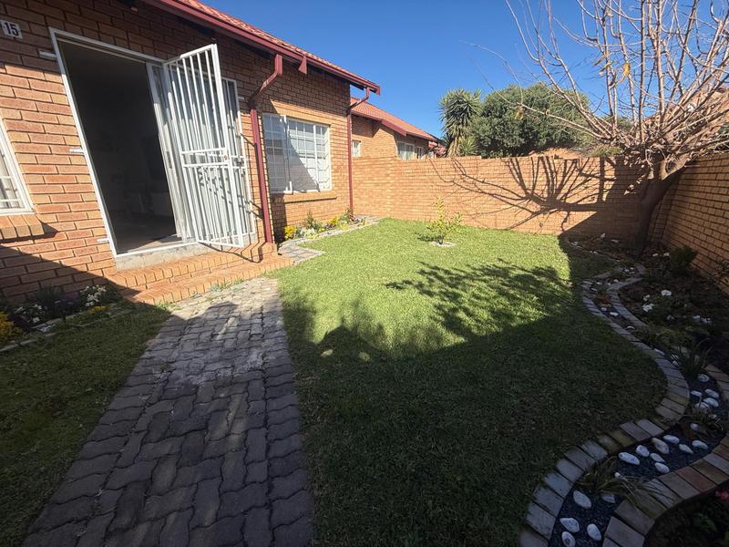 2 Bedroom Property for Sale in The Reeds Gauteng