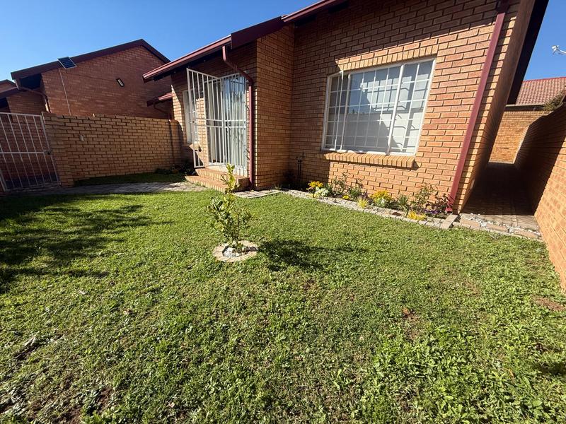 2 Bedroom Property for Sale in The Reeds Gauteng