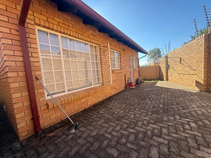 2 Bedroom Property for Sale in The Reeds Gauteng