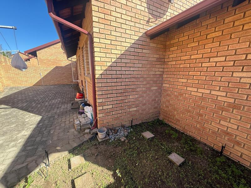 2 Bedroom Property for Sale in The Reeds Gauteng