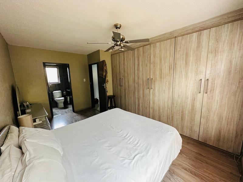 5 Bedroom Property for Sale in Delville Gauteng