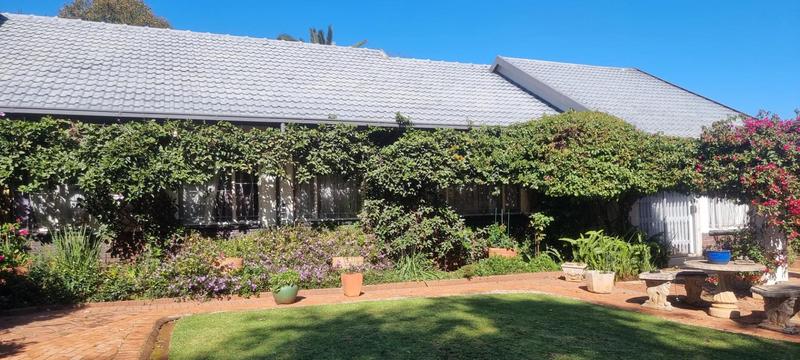 6 Bedroom Property for Sale in Eldoraigne Gauteng
