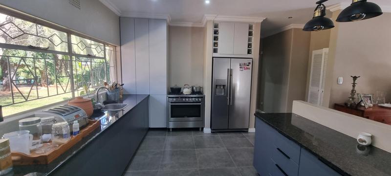 6 Bedroom Property for Sale in Eldoraigne Gauteng