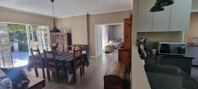 6 Bedroom Property for Sale in Eldoraigne Gauteng