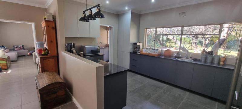 6 Bedroom Property for Sale in Eldoraigne Gauteng
