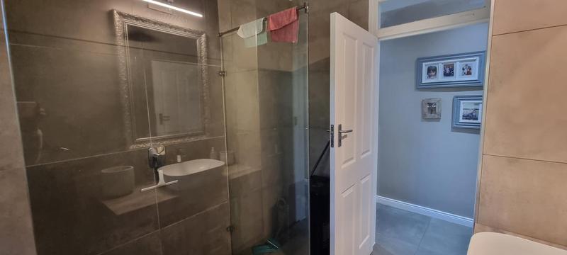 6 Bedroom Property for Sale in Eldoraigne Gauteng