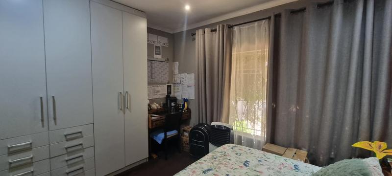 6 Bedroom Property for Sale in Eldoraigne Gauteng
