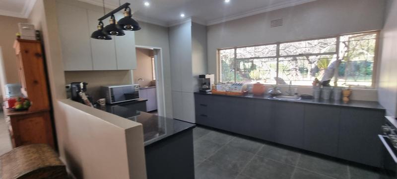 6 Bedroom Property for Sale in Eldoraigne Gauteng