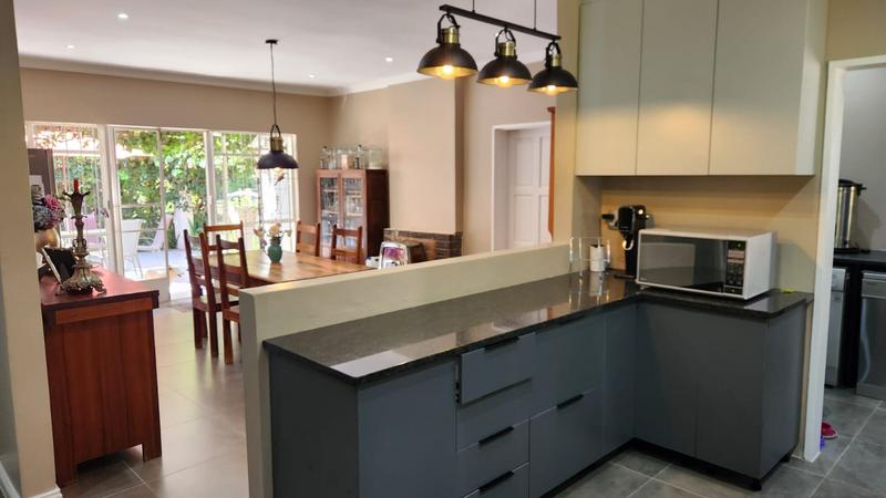 6 Bedroom Property for Sale in Eldoraigne Gauteng