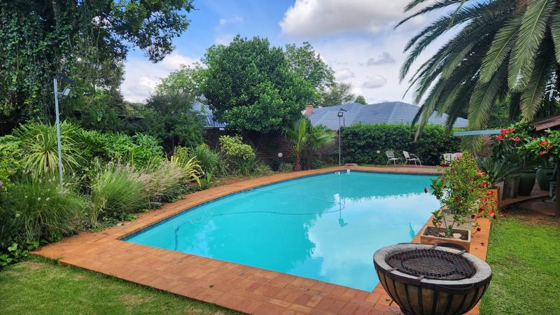 6 Bedroom Property for Sale in Eldoraigne Gauteng