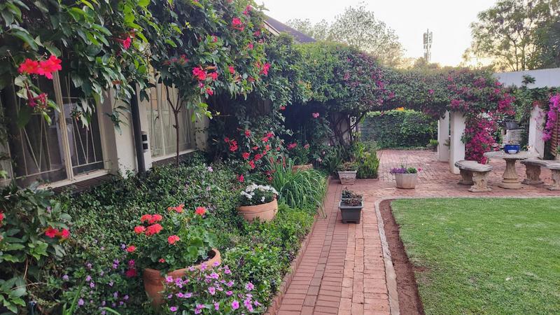 6 Bedroom Property for Sale in Eldoraigne Gauteng