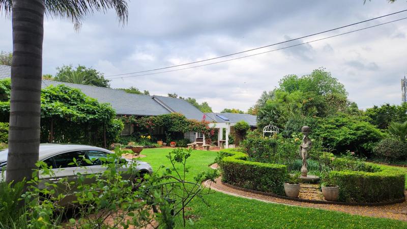 6 Bedroom Property for Sale in Eldoraigne Gauteng